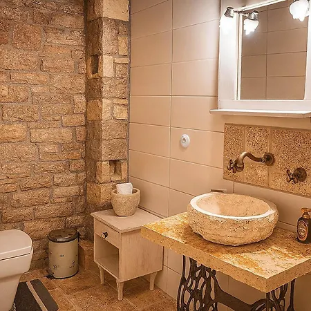 'perithyron', Konstantina's House, Old Perithia - An Authentic Stone Retreat In Corfu's Historic Village 度假居