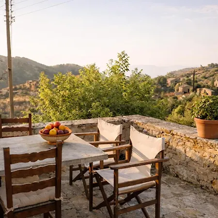 'perithyron', Konstantina's House, Old Perithia - An Authentic Stone Retreat In Corfu's Historic Village 度假居 Ypsilas