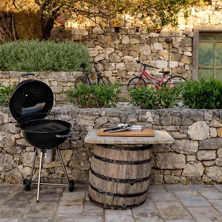 'perithyron', Konstantina's House, Old Perithia - An Authentic Stone Retreat In Corfu's Historic Village
