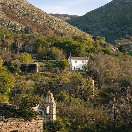 'perithyron', Konstantina's House, Old Perithia - An Authentic Stone Retreat In Corfu's Historic Village 度假居