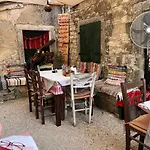 'perithyron', Konstantina's House, Old Perithia - An Authentic Stone Retreat In Corfu's Historic Village Feriehus *