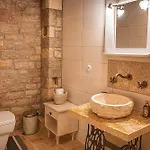 'perithyron', Konstantina's House, Old Perithia - An Authentic Stone Retreat In Corfu's Historic Village בית נופש