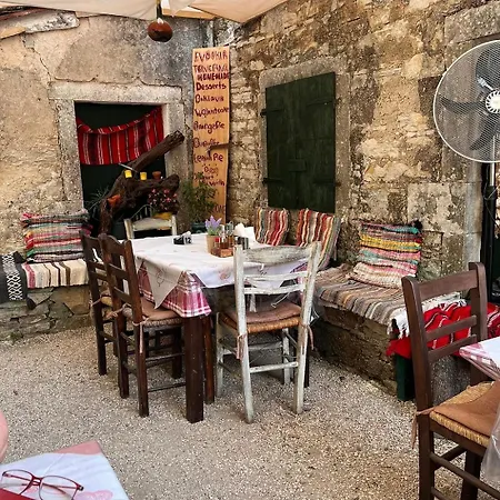 'perithyron', Konstantina's House, Old Perithia - An Authentic Stone Retreat In Corfu's Historic Village 別荘 *