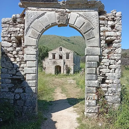 Feriehus 'perithyron', Konstantina's House, Old Perithia - An Authentic Stone Retreat In Corfu's Historic Village *