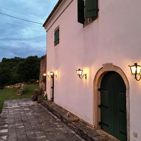 'perithyron', Konstantina's House, Old Perithia - An Authentic Stone Retreat In Corfu's Historic Village Сasa de vacaciones *