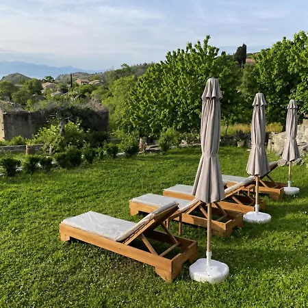 'perithyron', Konstantina's House, Old Perithia - An Authentic Stone Retreat In Corfu's Historic Village