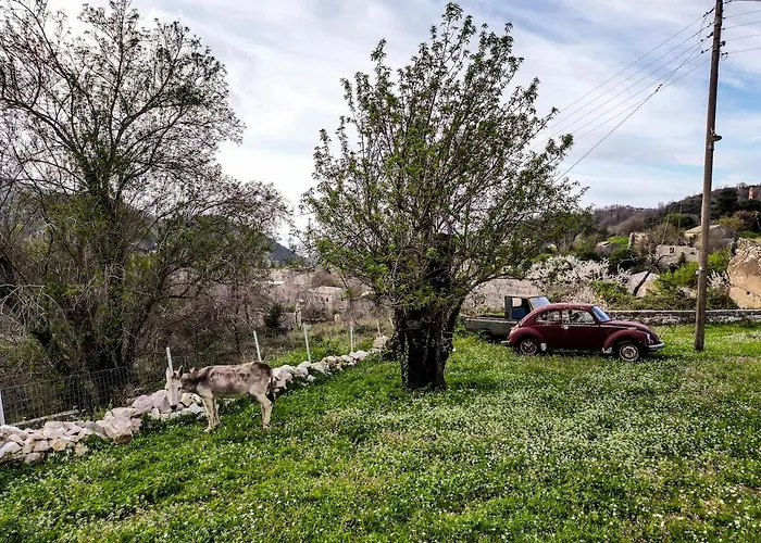 Vakantiehuis 'perithyron', Konstantina's House, Old Perithia - An Authentic Stone Retreat In Corfu's Historic Village Ypsilas