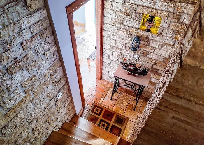 Vakantiehuis 'perithyron', Konstantina's House, Old Perithia - An Authentic Stone Retreat In Corfu's Historic Village Ypsilas