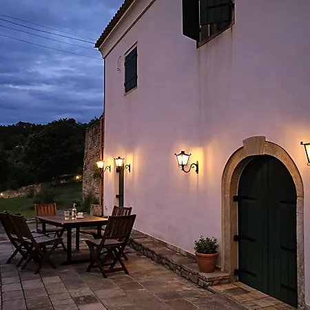 'perithyron', Konstantina's House, Old Perithia - An Authentic Stone Retreat In Corfu's Historic Village