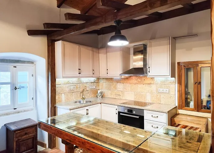 'perithyron', Konstantina's House, Old Perithia - An Authentic Stone Retreat In Corfu's Historic Village Сasa de vacaciones *