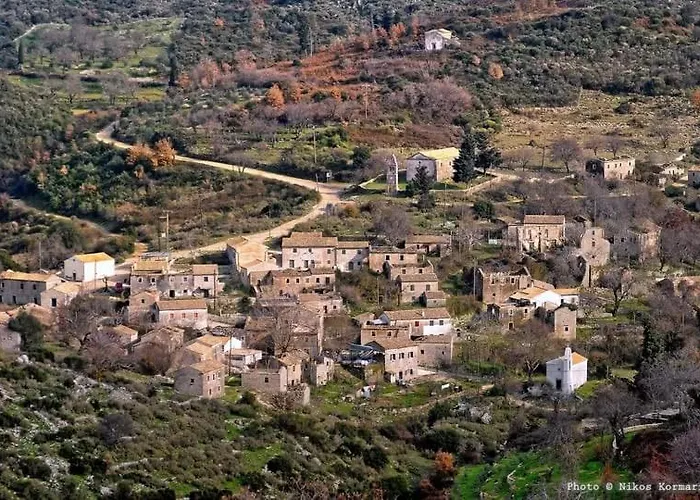 Сasa de vacaciones 'perithyron', Konstantina's House, Old Perithia - An Authentic Stone Retreat In Corfu's Historic Village