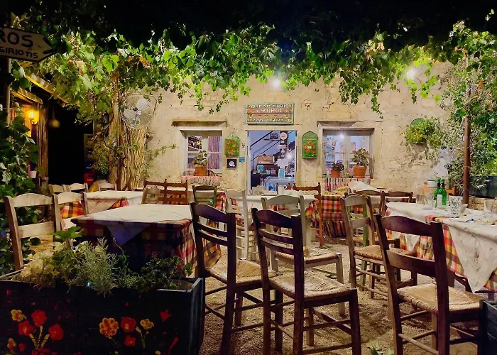 Сasa de vacaciones 'perithyron', Konstantina's House, Old Perithia - An Authentic Stone Retreat In Corfu's Historic Village Ypsilas