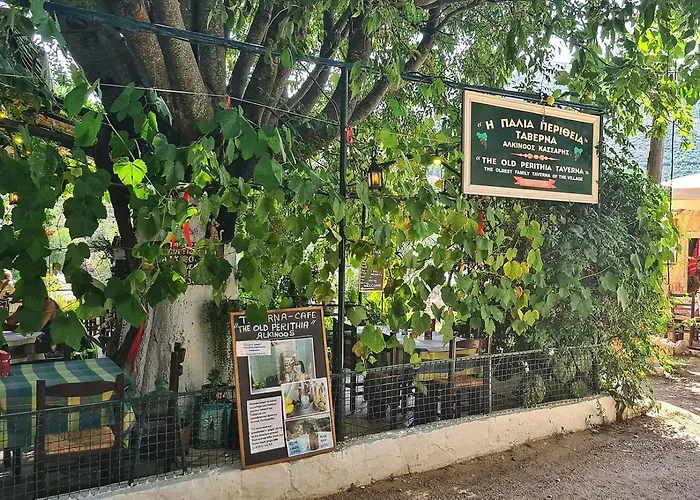 'perithyron', Konstantina's House, Old Perithia - An Authentic Stone Retreat In Corfu's Historic Village Сasa de vacaciones *