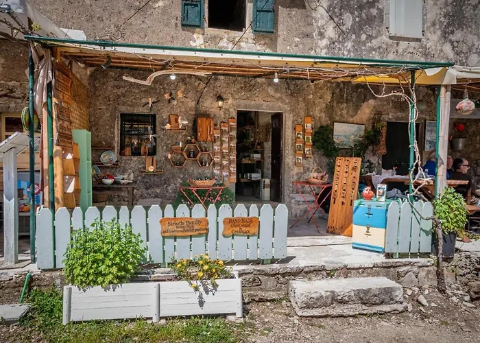 Сasa de vacaciones 'perithyron', Konstantina's House, Old Perithia - An Authentic Stone Retreat In Corfu's Historic Village Ypsilas