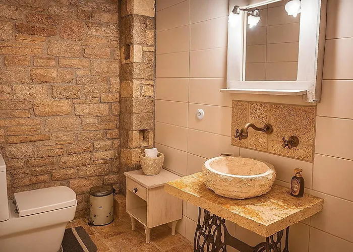 'perithyron', Konstantina's House, Old Perithia - An Authentic Stone Retreat In Corfu's Historic Village Сasa de vacaciones
