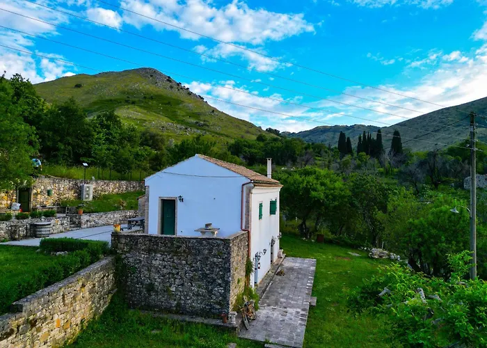 'perithyron', Konstantina's House, Old Perithia - An Authentic Stone Retreat In Corfu's Historic Village