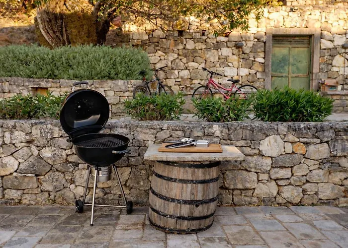 'perithyron', Konstantina's House, Old Perithia - An Authentic Stone Retreat In Corfu's Historic Village