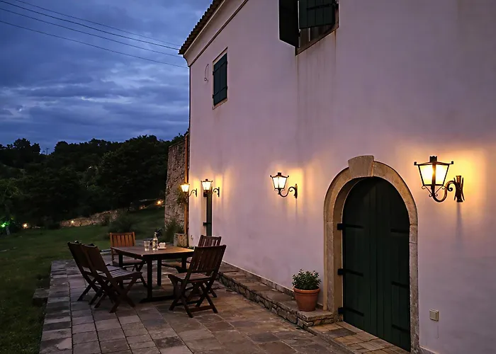 'perithyron', Konstantina's House, Old Perithia - An Authentic Stone Retreat In Corfu's Historic Village